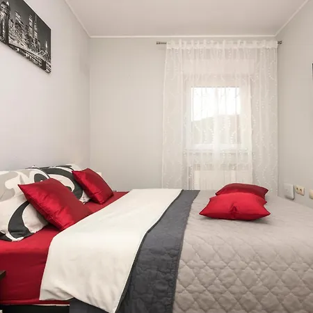 4 Bedroom Beautiful In Lokvicici Holiday home