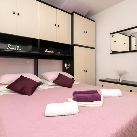 4 Bedroom Beautiful In Lokvicici
