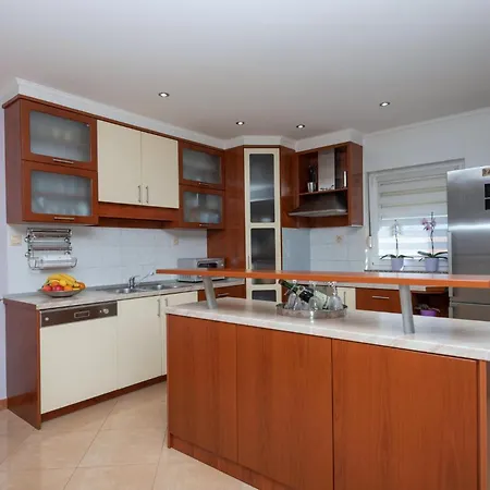 4 Bedroom Beautiful In Lokvicici Holiday home Lokvicic