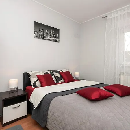 4 Bedroom Beautiful In Lokvicici *