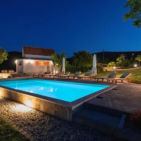 Holiday home 4 Bedroom Beautiful In Lokvicici