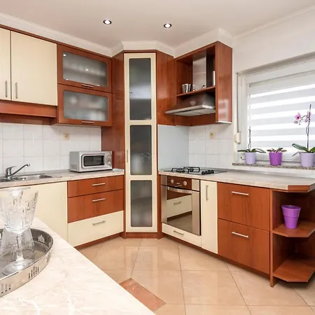 4 Bedroom Beautiful In Lokvicici * Lokvicic