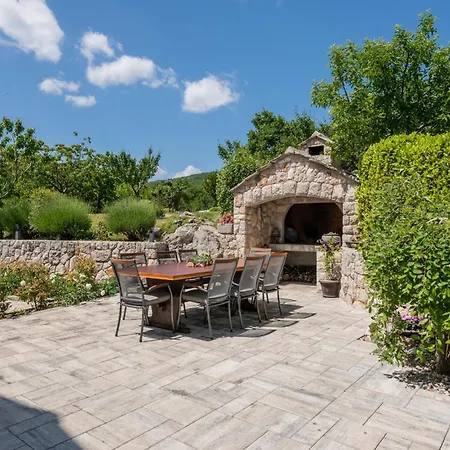 4 Bedroom Beautiful In Lokvicici * Lokvicic
