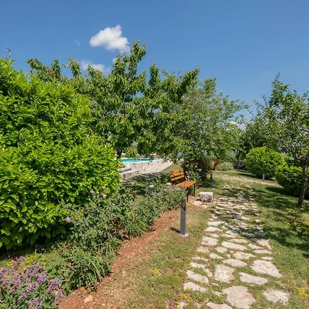 4 Bedroom Beautiful In Lokvicici *